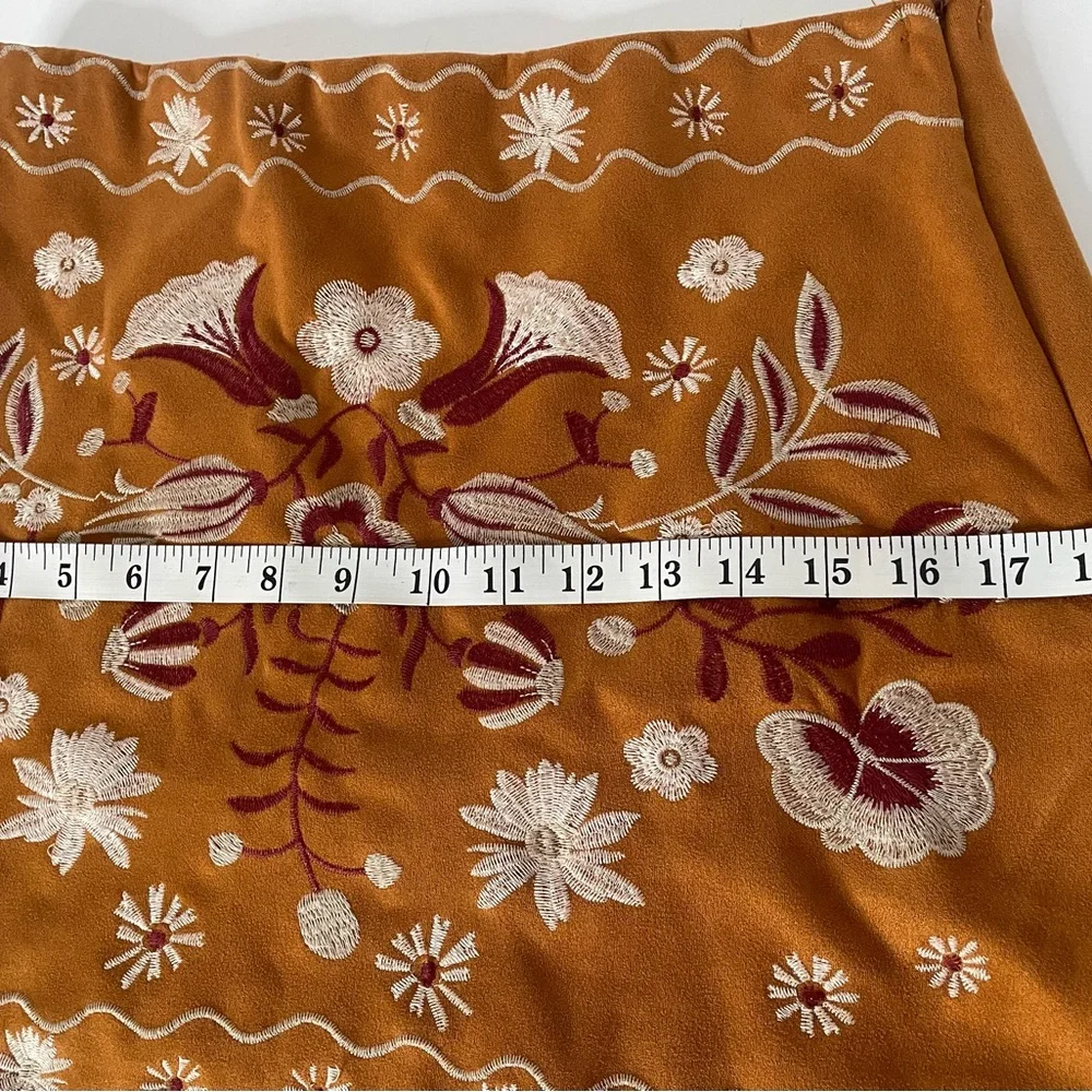 Mi Ami Francesca’s Faux Suede Embroidered Floral Mini Skirt Sz L - Picture 6 of 10